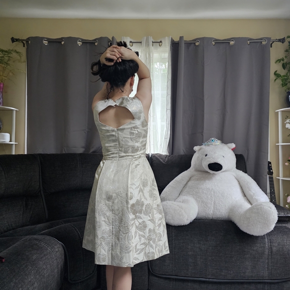 Eliza J Cream Dress - Picture 4 of 5